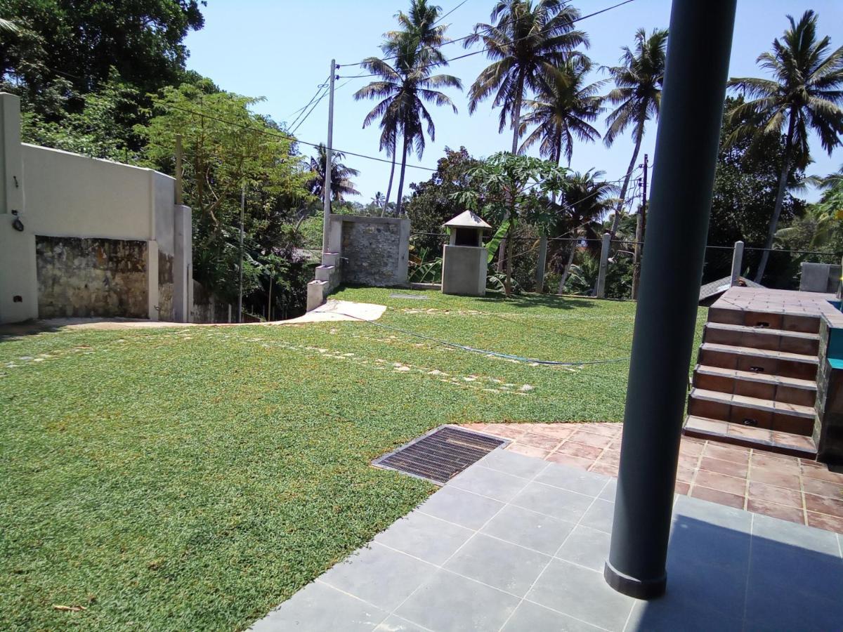 The Moose Weligama Bed & Breakfast Bagian luar foto